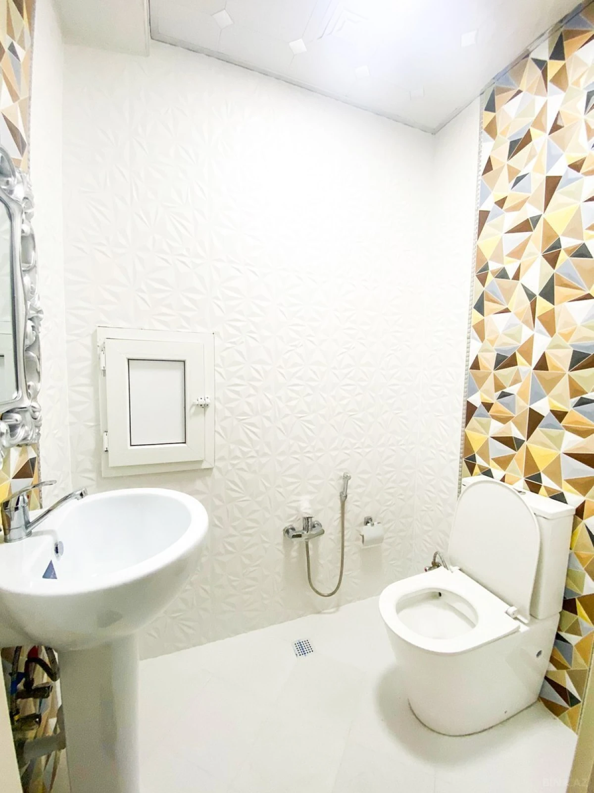 Kirayə verilir 2 otaqlı mənzil 95 m²