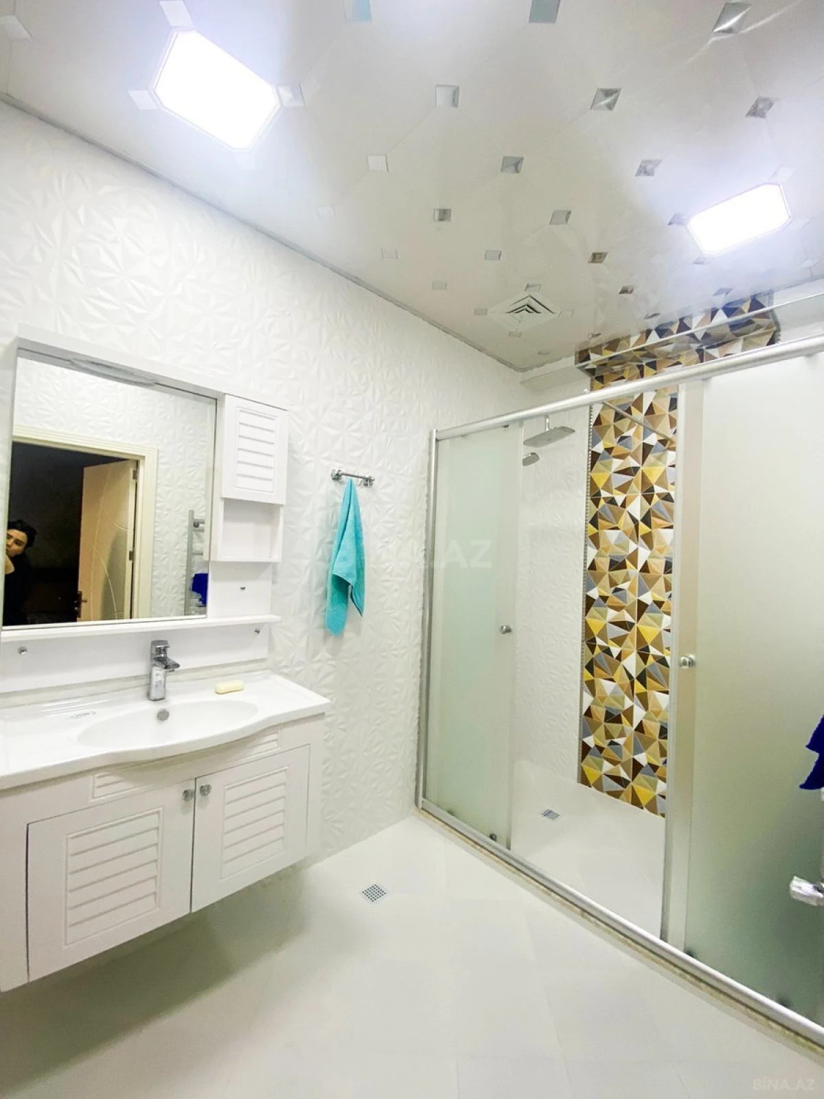 Kirayə verilir 2 otaqlı mənzil 95 m²