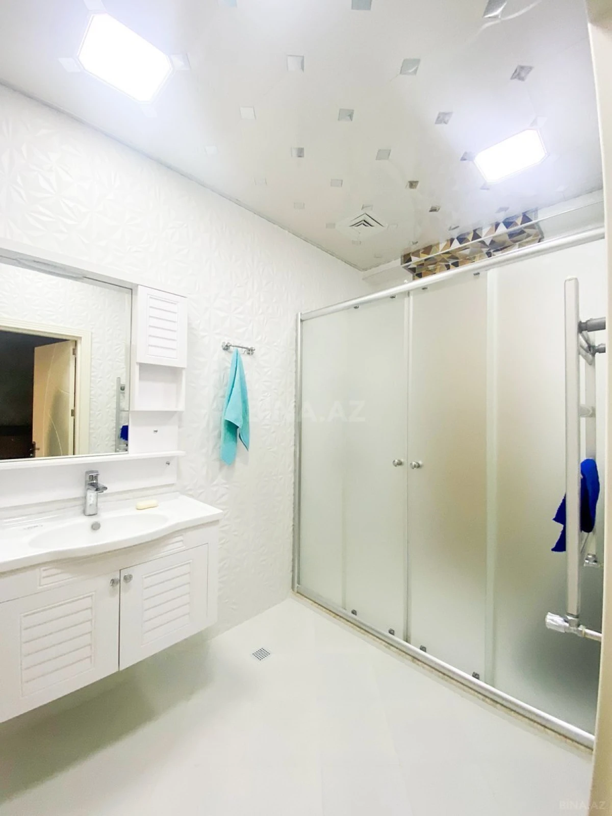 Kirayə verilir 2 otaqlı mənzil 95 m²