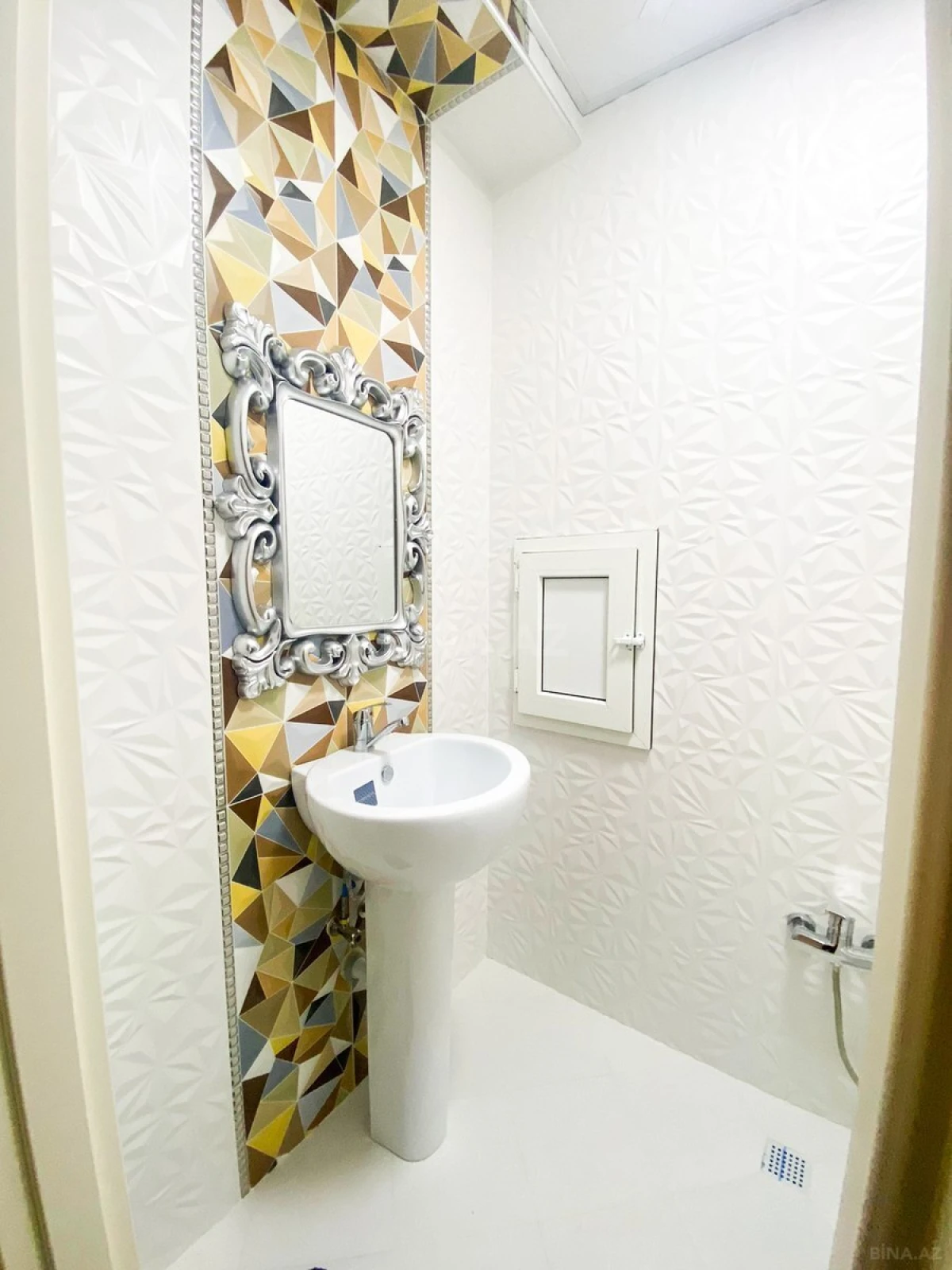 Kirayə verilir 2 otaqlı mənzil 95 m²