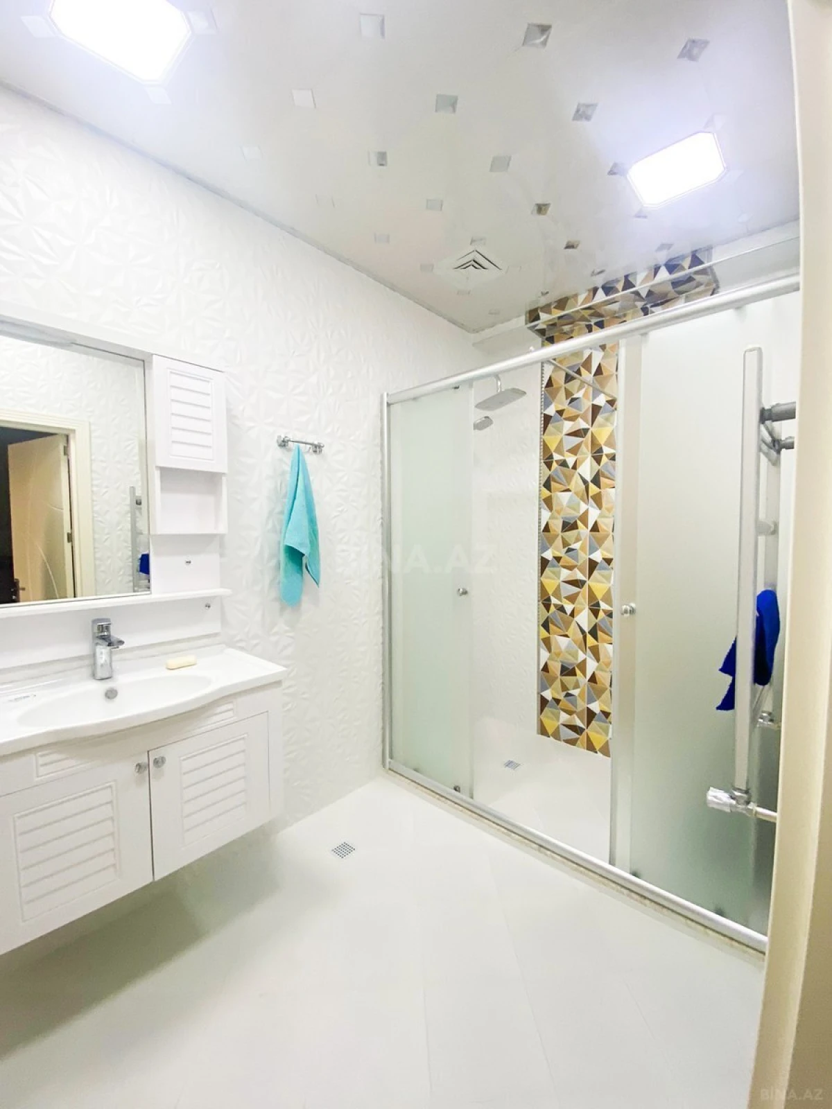 Kirayə verilir 2 otaqlı mənzil 95 m²