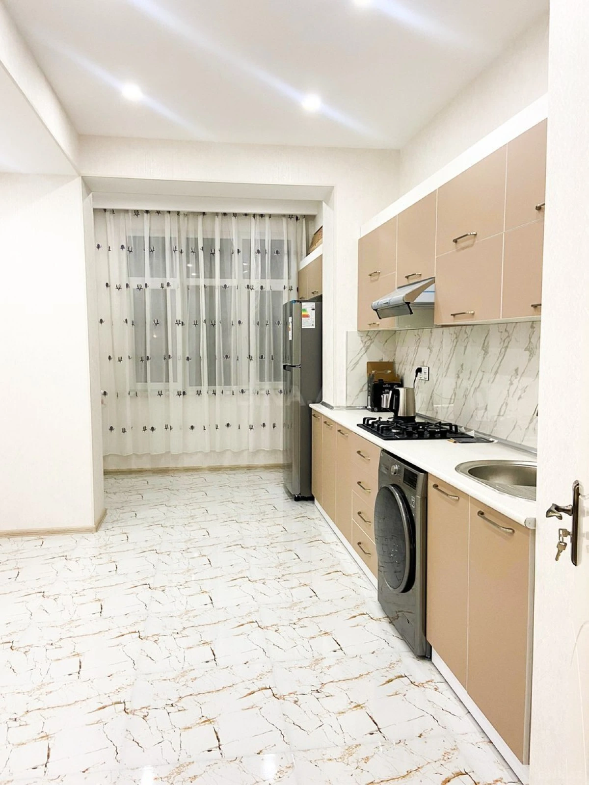 Kirayə verilir 2 otaqlı mənzil 95 m²