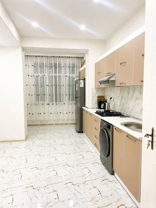 Kirayə verilir 2 otaqlı mənzil 95 m²