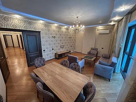 Kirayə verilir 3 otaqlı mənzil 192 m²