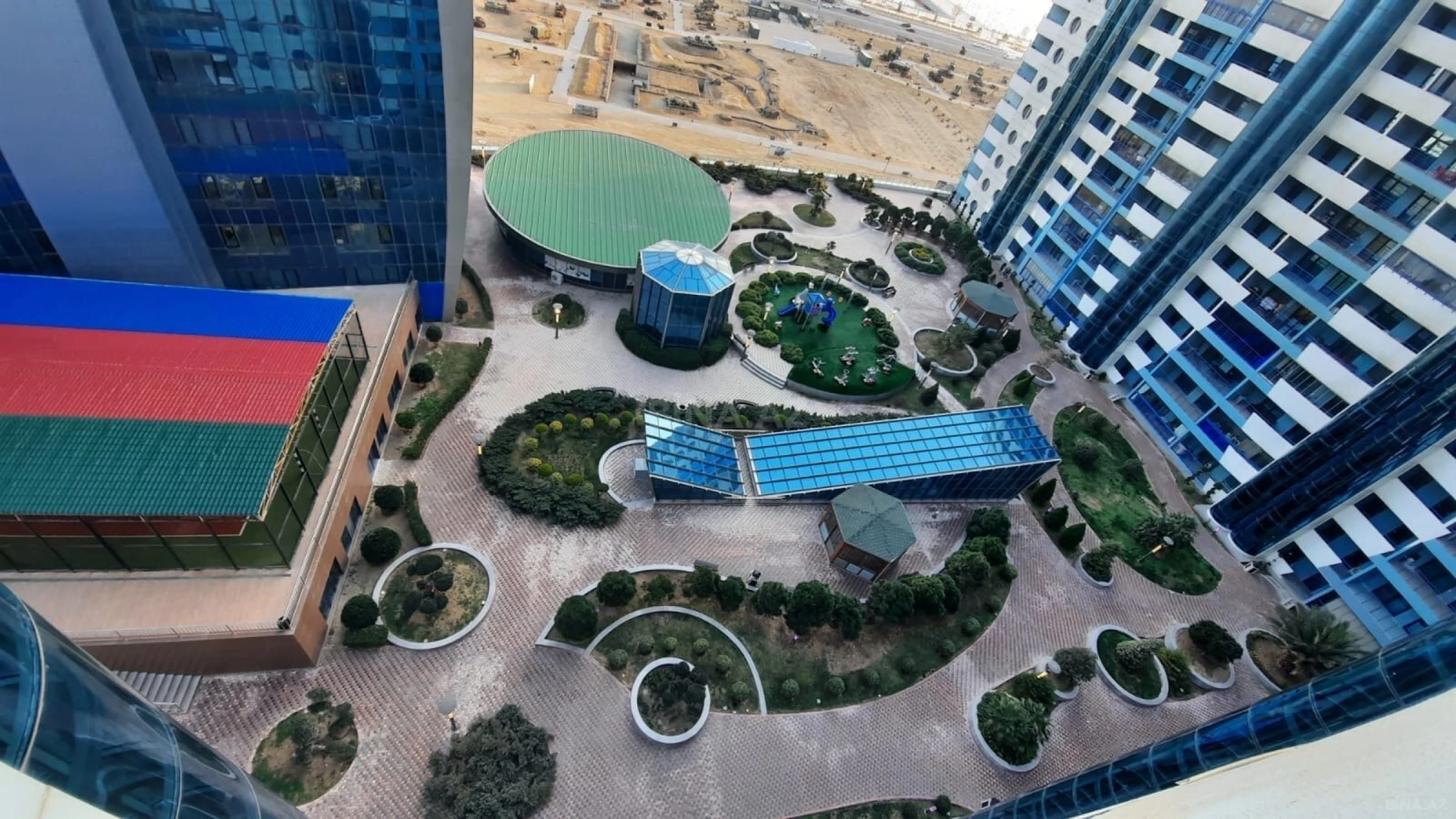 Kirayə verilir 3 otaqlı mənzil 192 m²