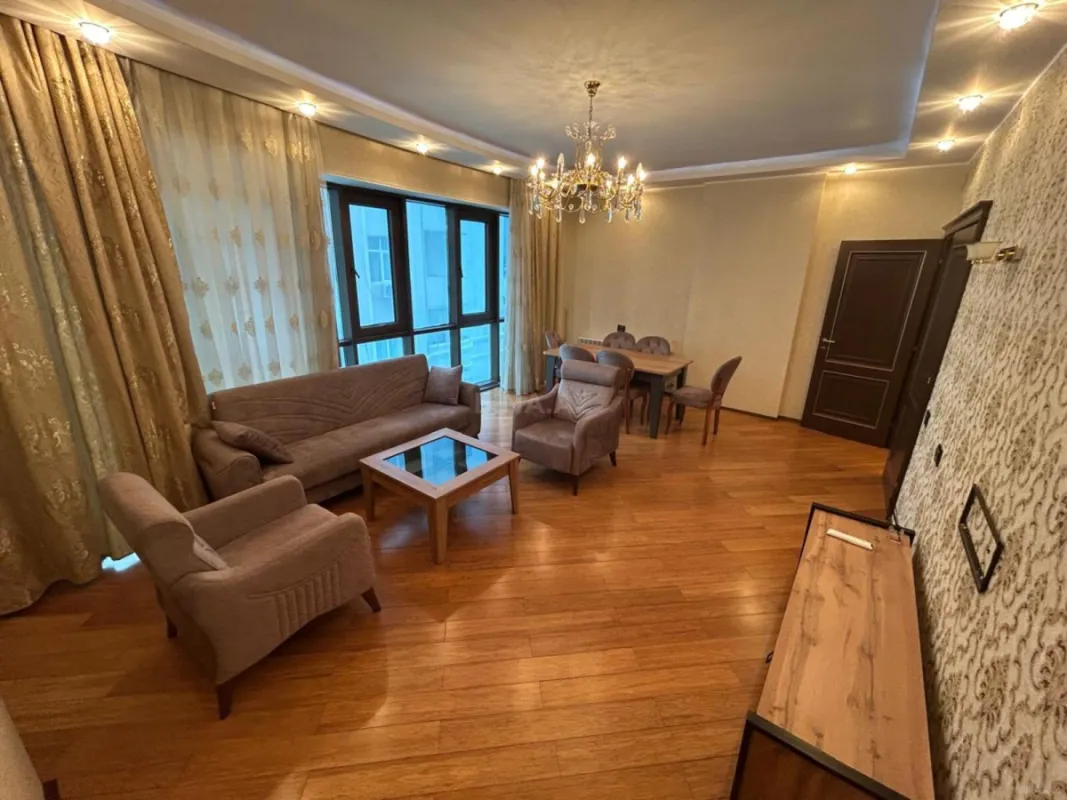 Kirayə verilir 3 otaqlı mənzil 192 m²
