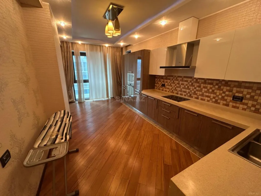 Kirayə verilir 3 otaqlı mənzil 192 m²