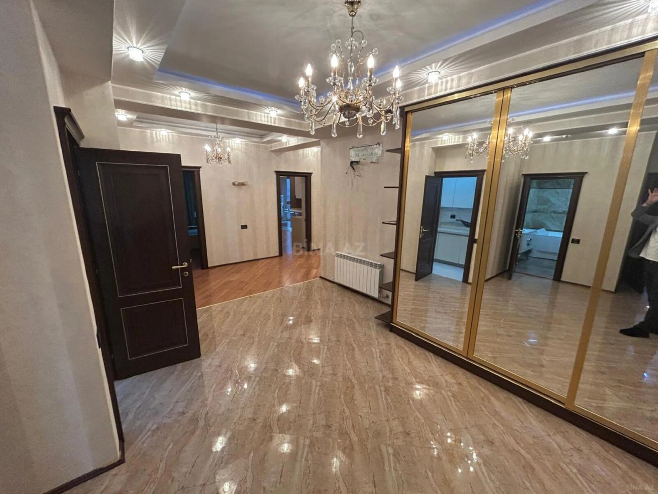 Kirayə verilir 3 otaqlı mənzil 192 m²