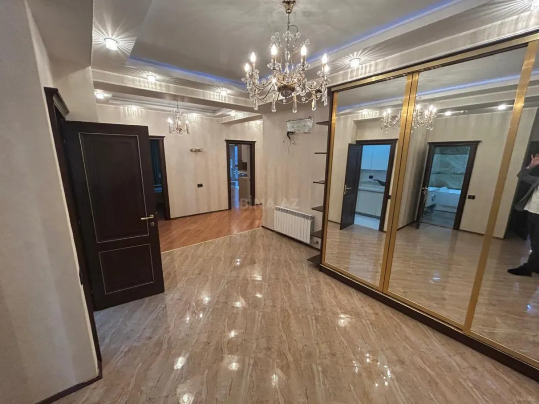 Kirayə verilir 3 otaqlı mənzil 192 m²
