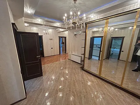 Kirayə verilir 3 otaqlı mənzil 192 m²