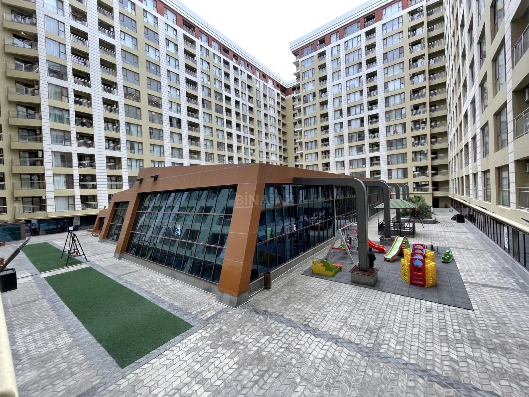 Kirayə verilir 3 otaqlı mənzil 192 m²