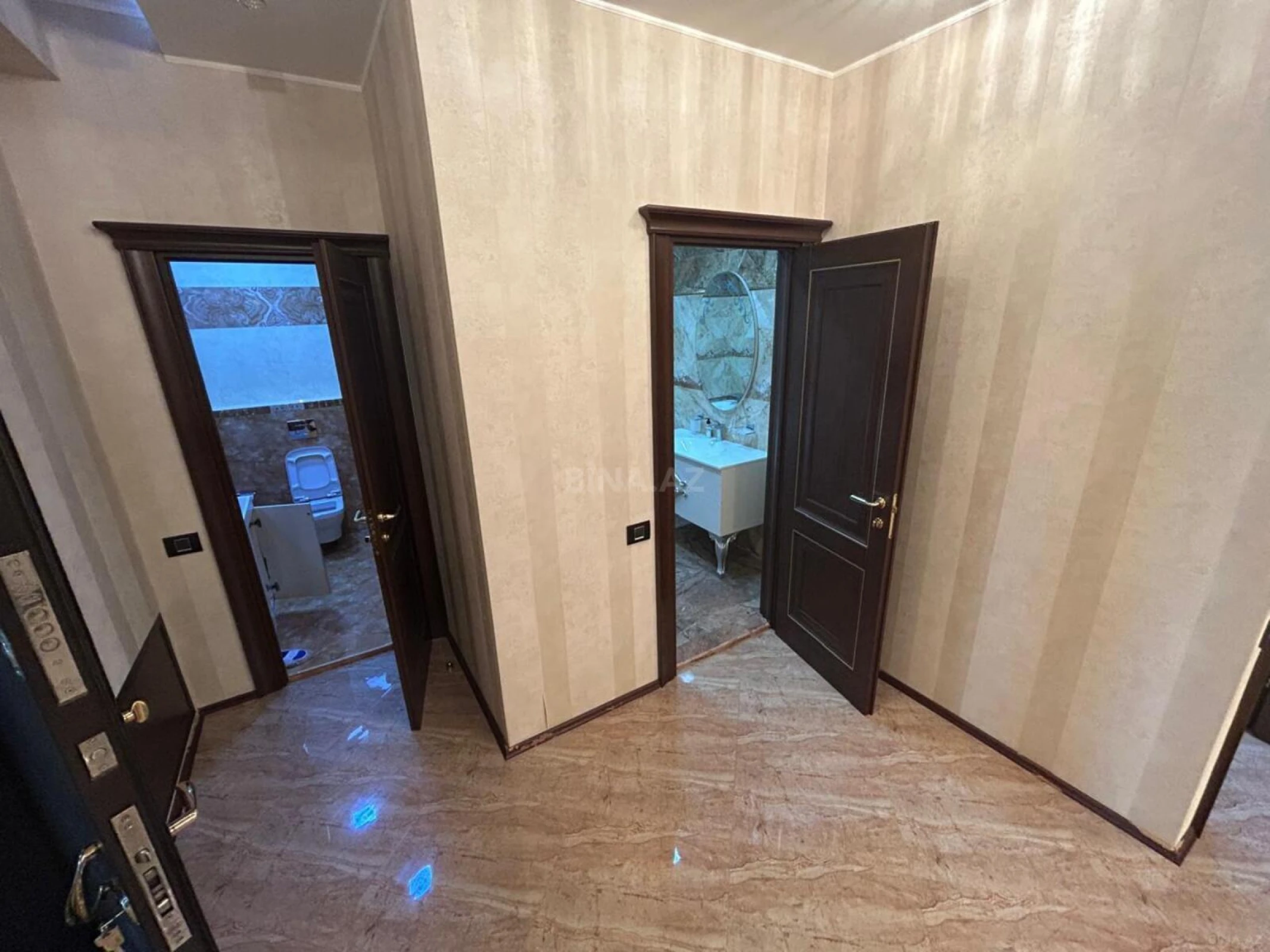 Kirayə verilir 3 otaqlı mənzil 192 m²