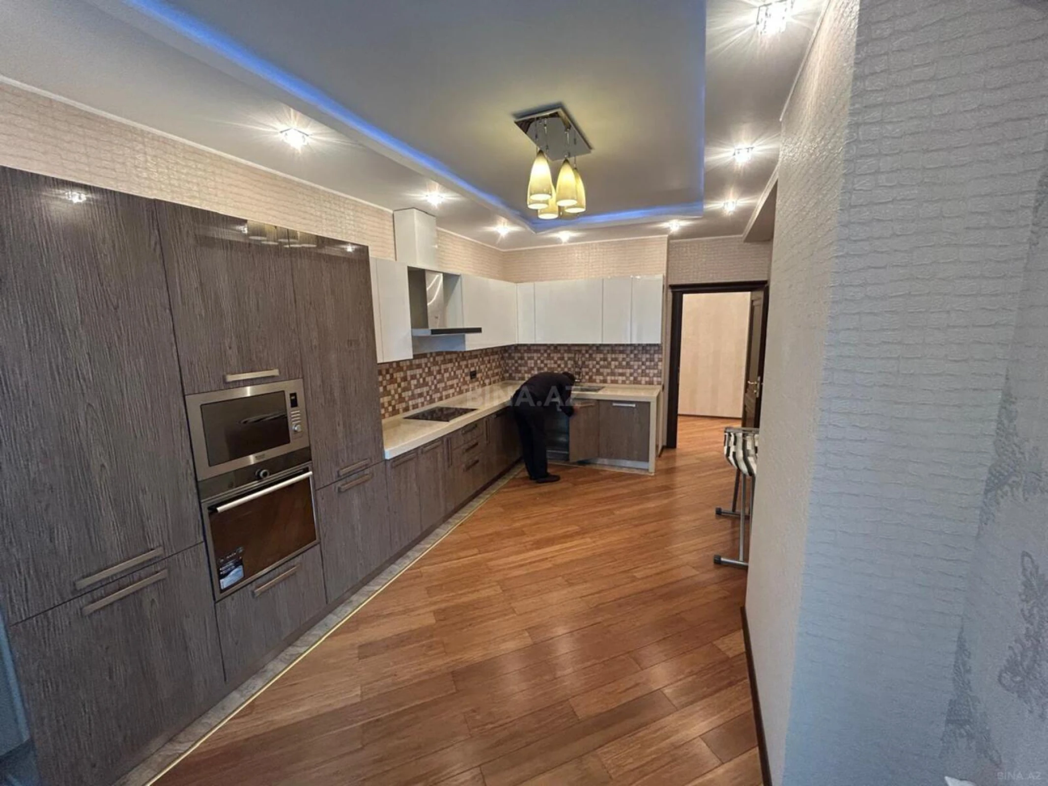 Kirayə verilir 3 otaqlı mənzil 192 m²