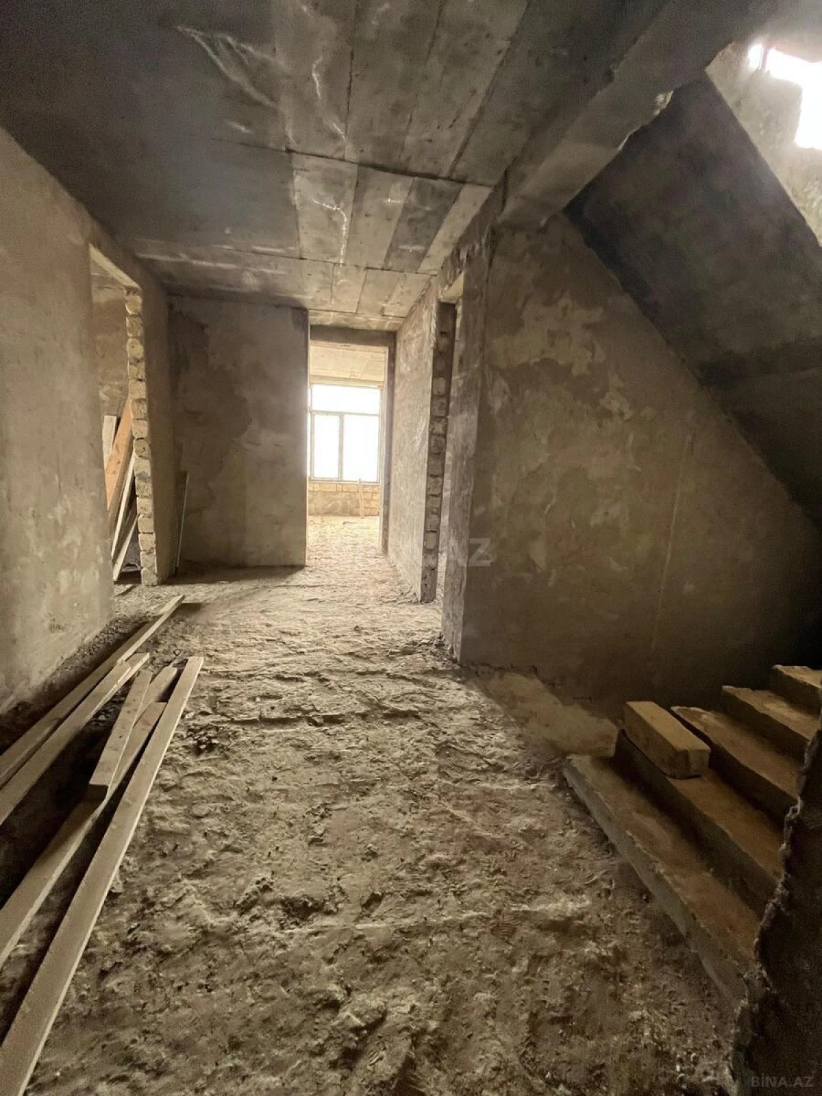 Satılır 6 otaqlı həyət evi 350 m²