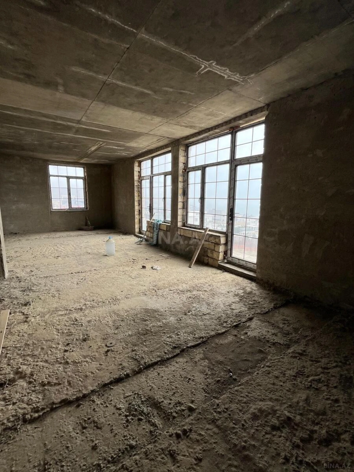 Satılır 6 otaqlı həyət evi 350 m²