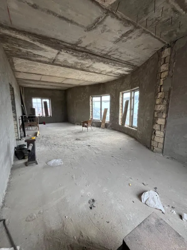 Satılır 6 otaqlı həyət evi 350 m²