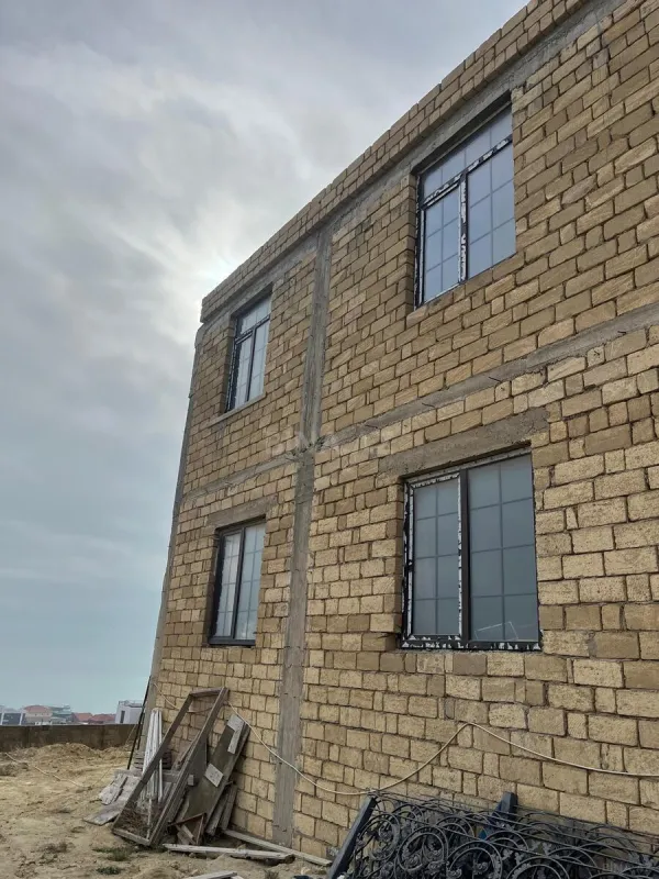 Satılır 6 otaqlı həyət evi 350 m²