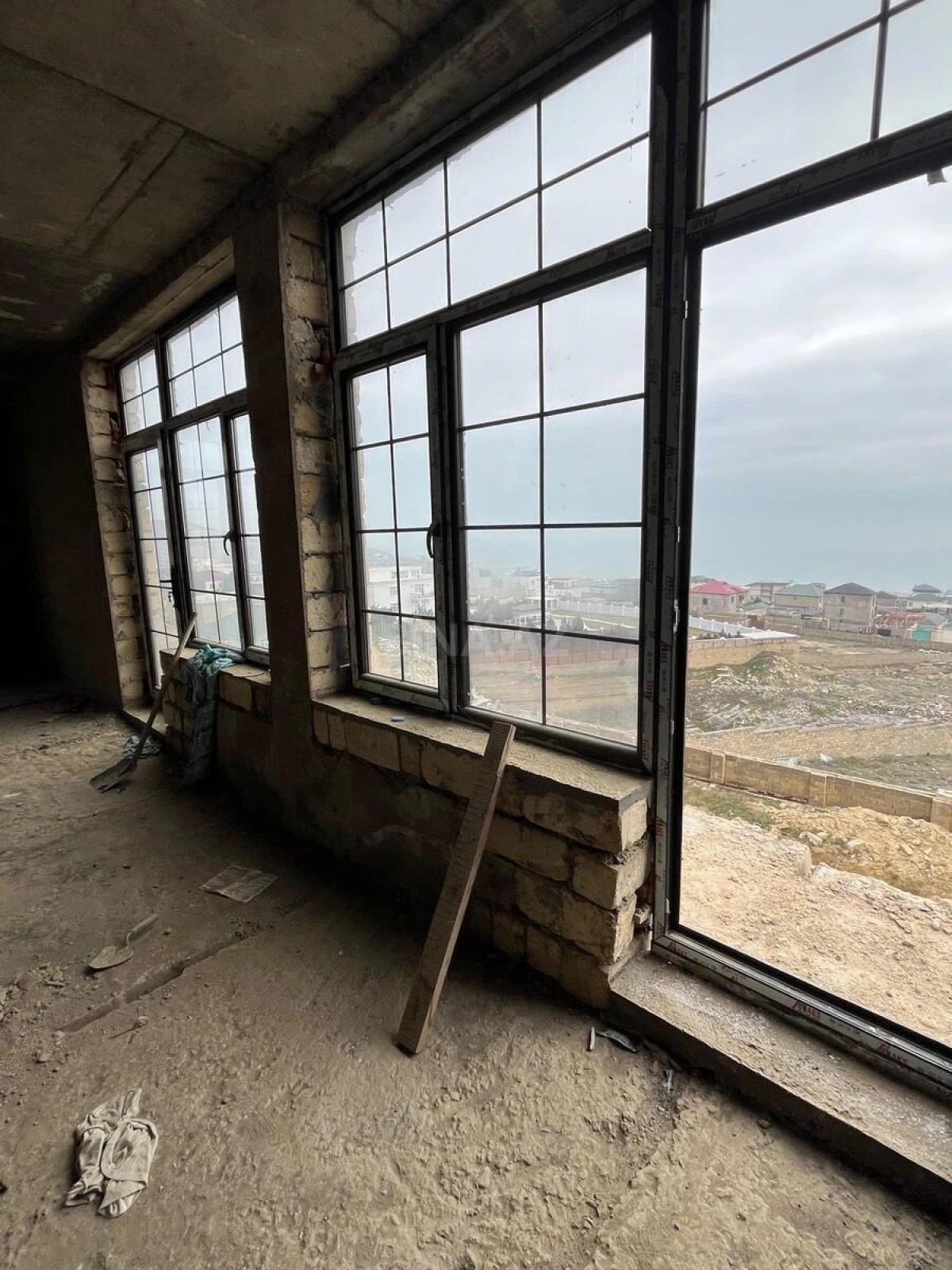 Satılır 6 otaqlı həyət evi 350 m²