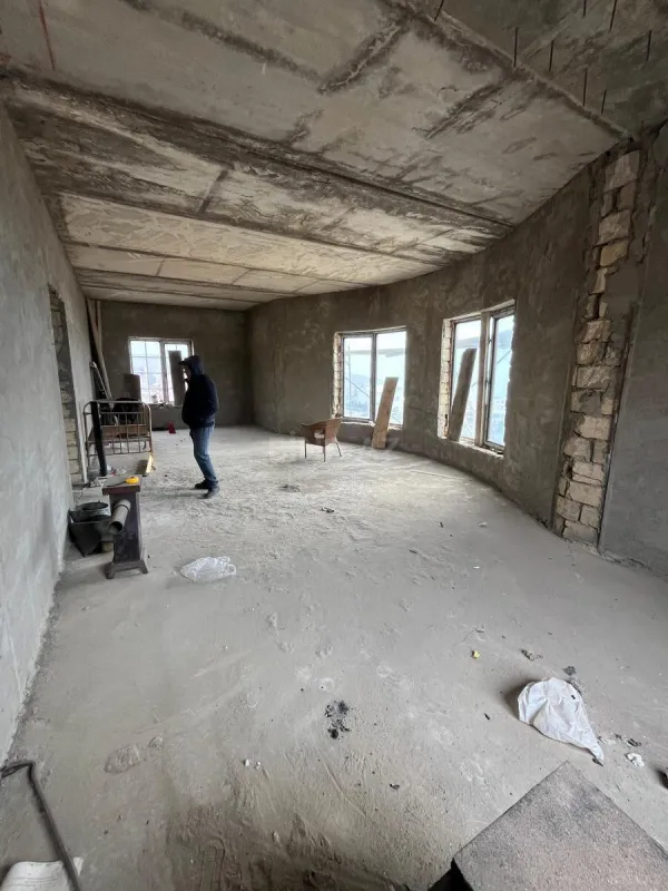 Satılır 6 otaqlı həyət evi 350 m²