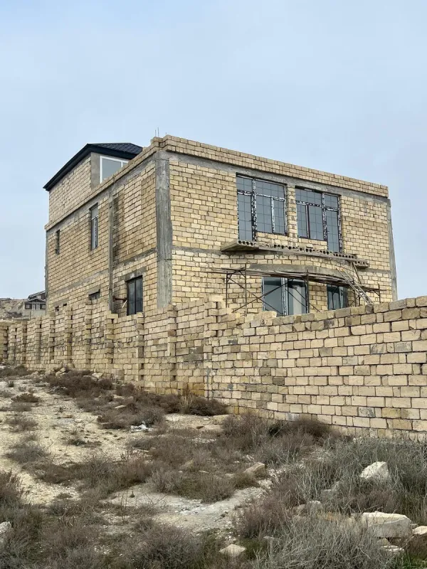 Satılır 6 otaqlı həyət evi 350 m²