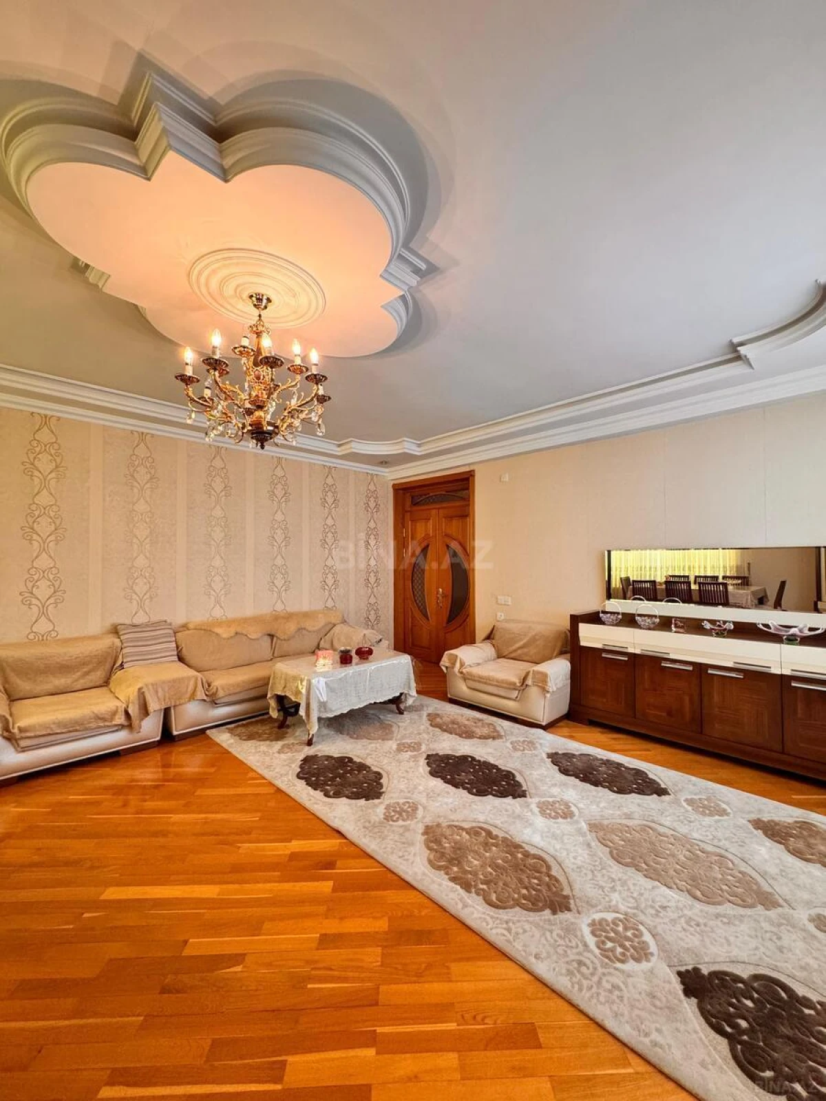 Satılır 3 otaqlı mənzil 138 m²