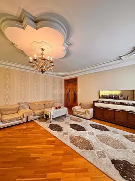Satılır 3 otaqlı mənzil 138 m²