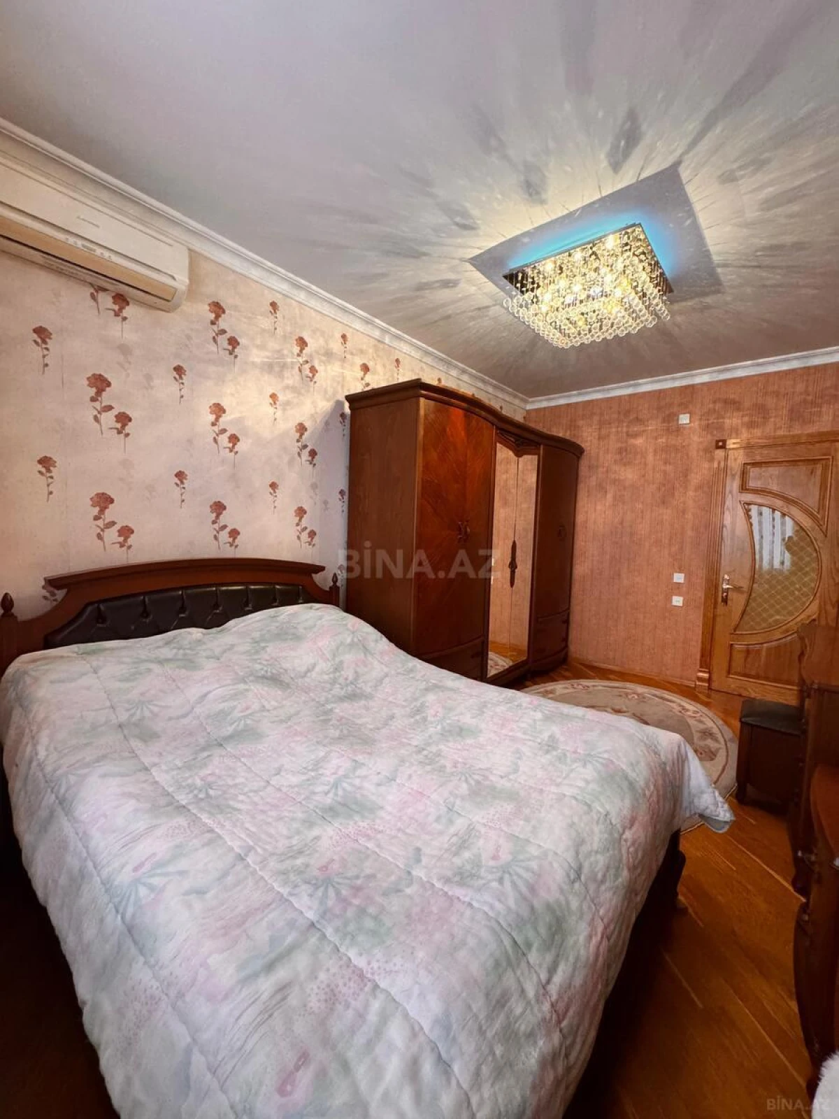 Satılır 3 otaqlı mənzil 138 m²