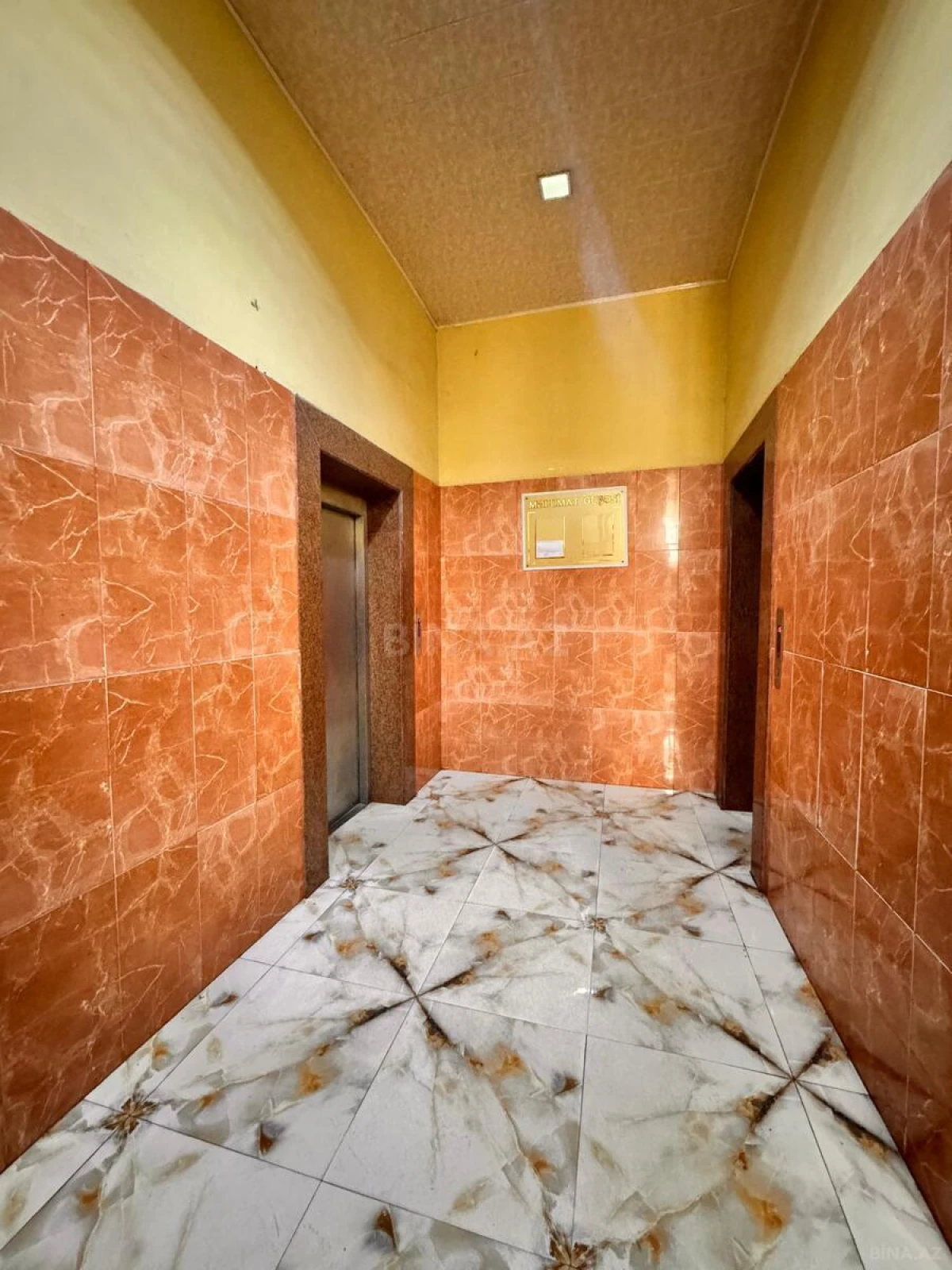 Satılır 3 otaqlı mənzil 138 m²