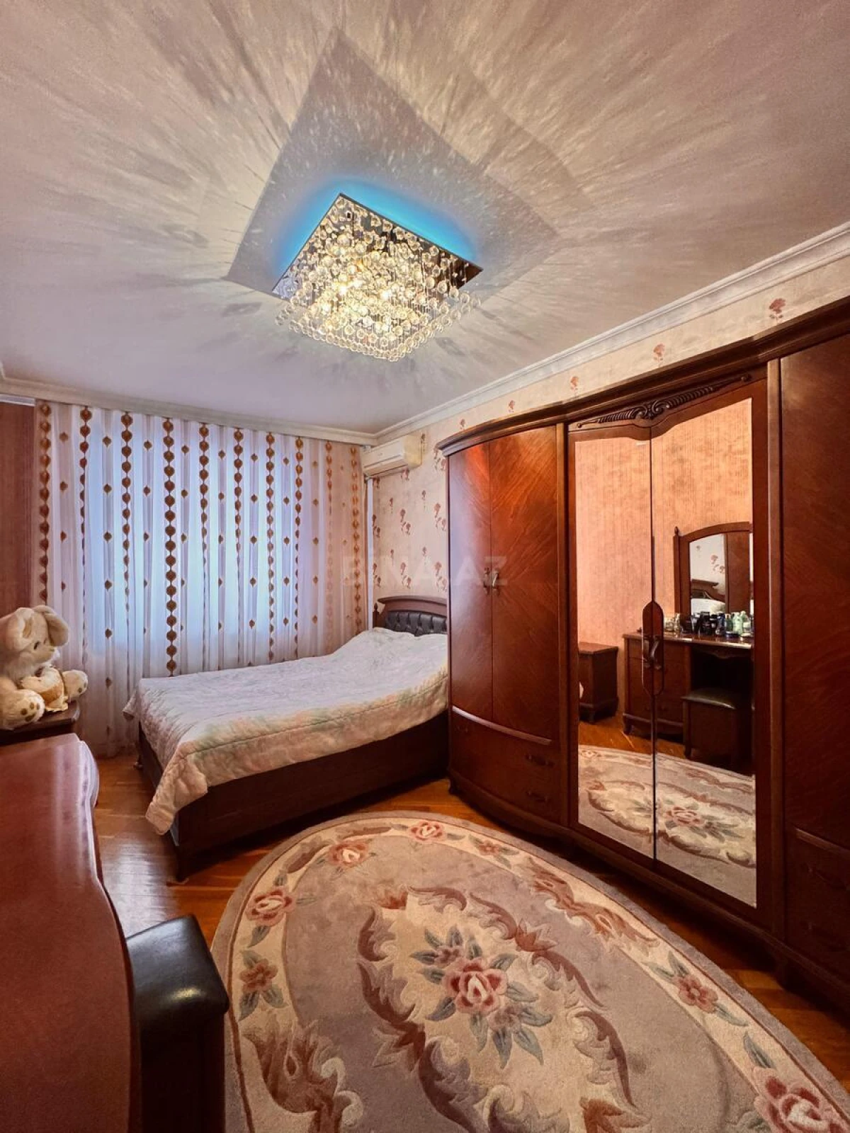 Satılır 3 otaqlı mənzil 138 m²