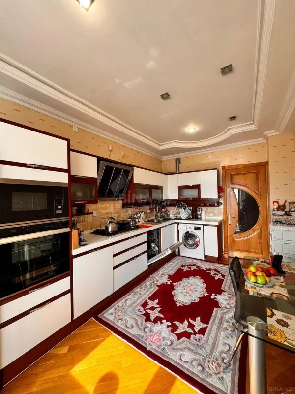 Satılır 3 otaqlı mənzil 138 m²