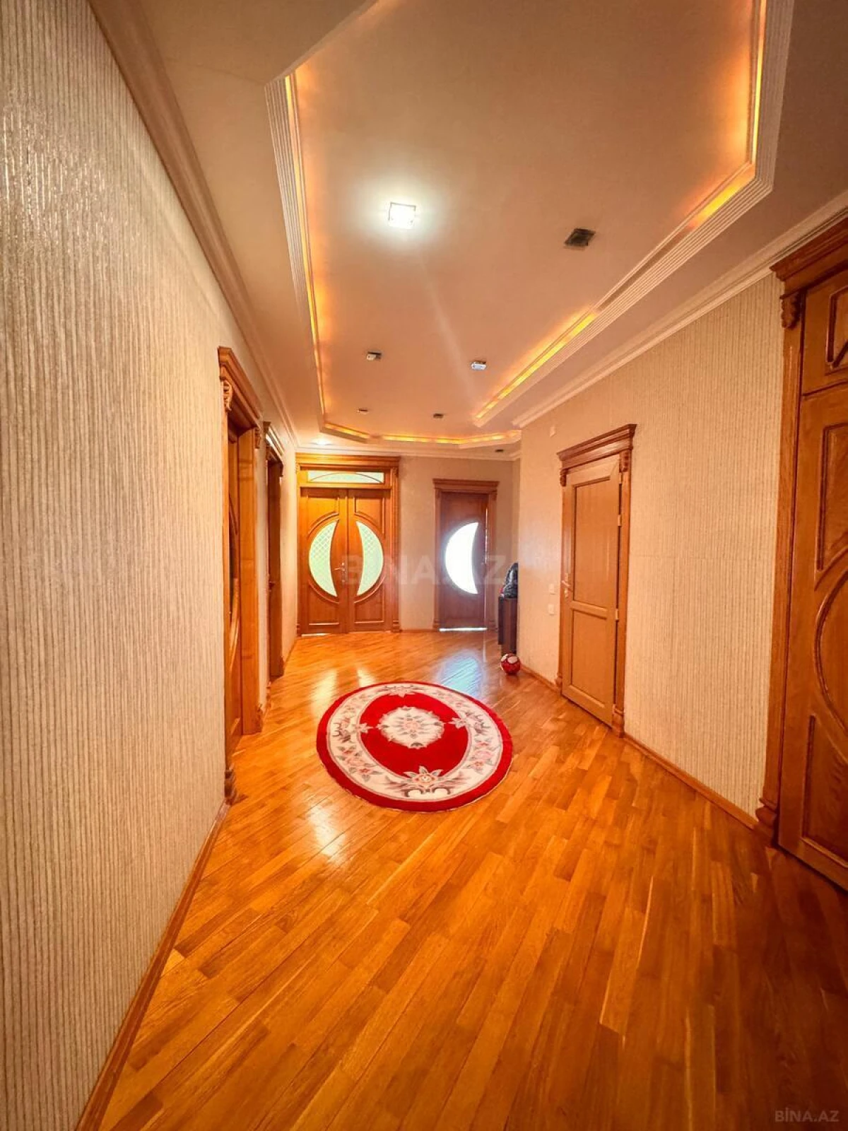 Satılır 3 otaqlı mənzil 138 m²