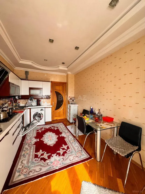 Satılır 3 otaqlı mənzil 138 m²