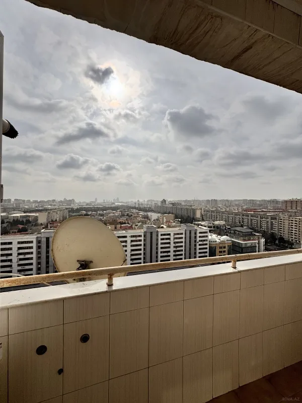 Satılır 3 otaqlı mənzil 138 m²