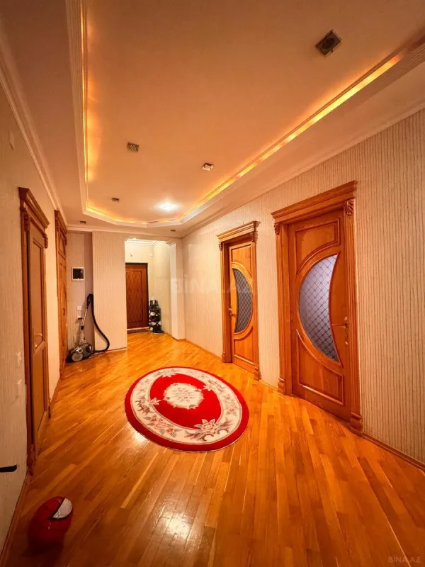 Satılır 3 otaqlı mənzil 138 m²