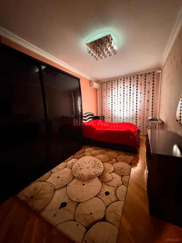 Satılır 3 otaqlı mənzil 138 m²