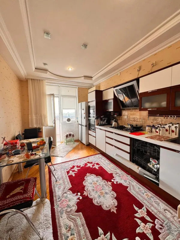 Satılır 3 otaqlı mənzil 138 m²