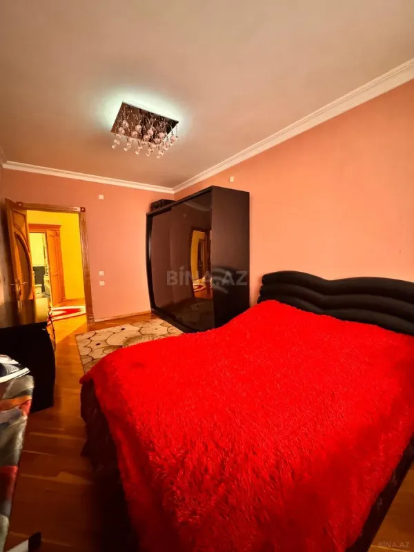 Satılır 3 otaqlı mənzil 138 m²