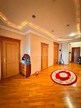 Satılır 3 otaqlı mənzil 138 m²