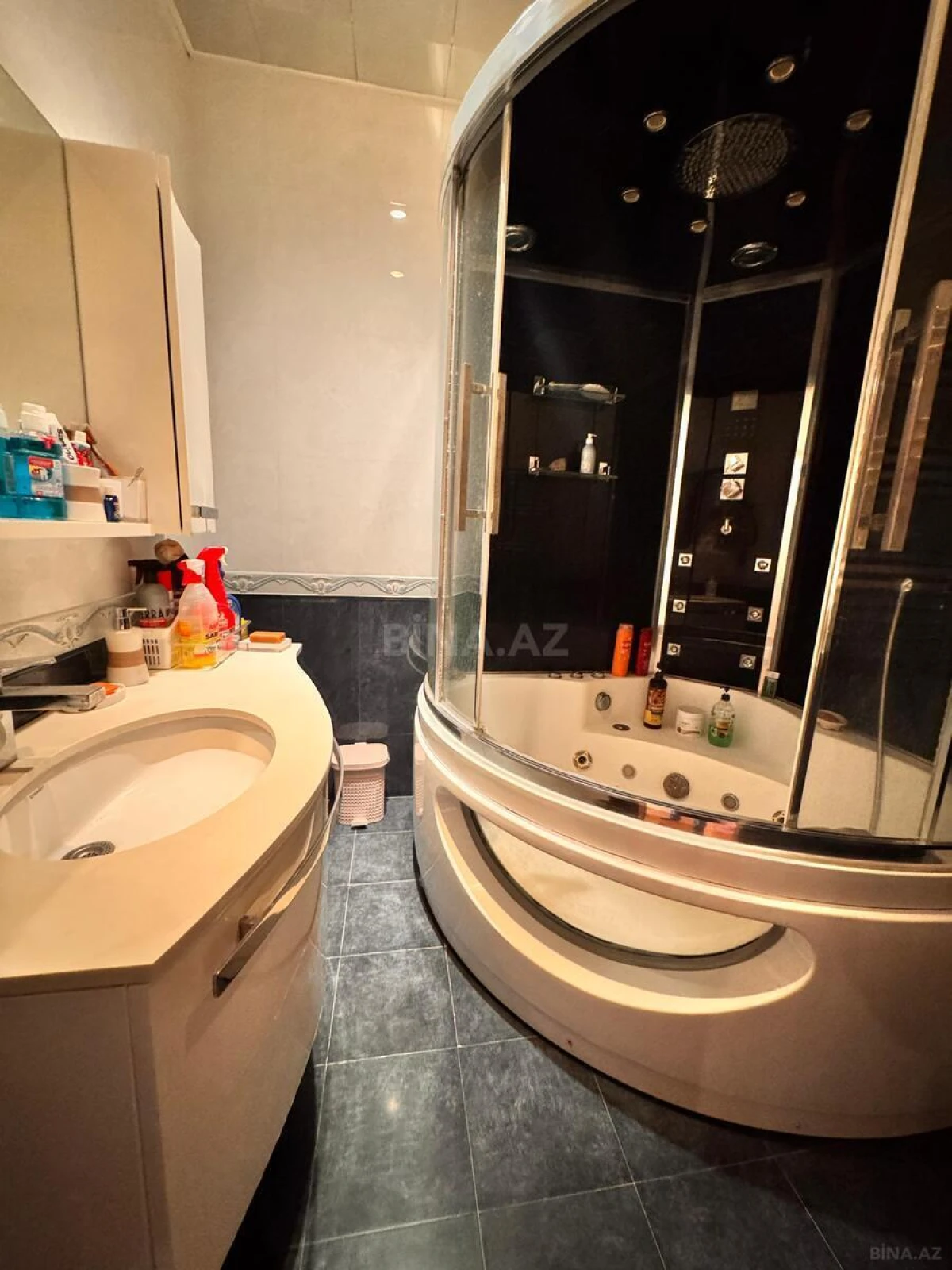 Satılır 3 otaqlı mənzil 138 m²