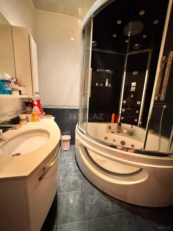 Satılır 3 otaqlı mənzil 138 m²