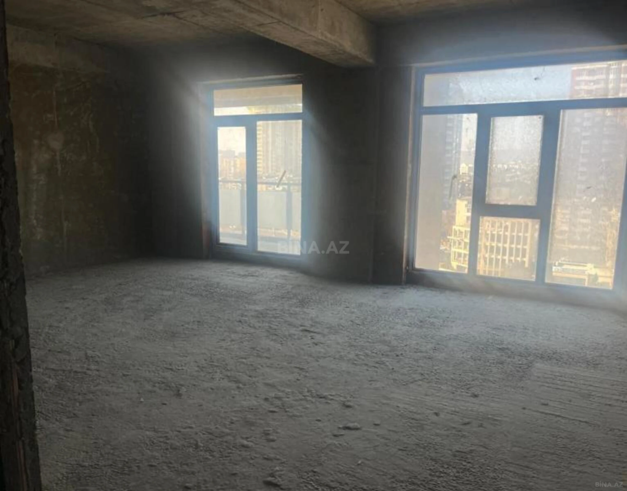Satılır 3 otaqlı mənzil 185 m²