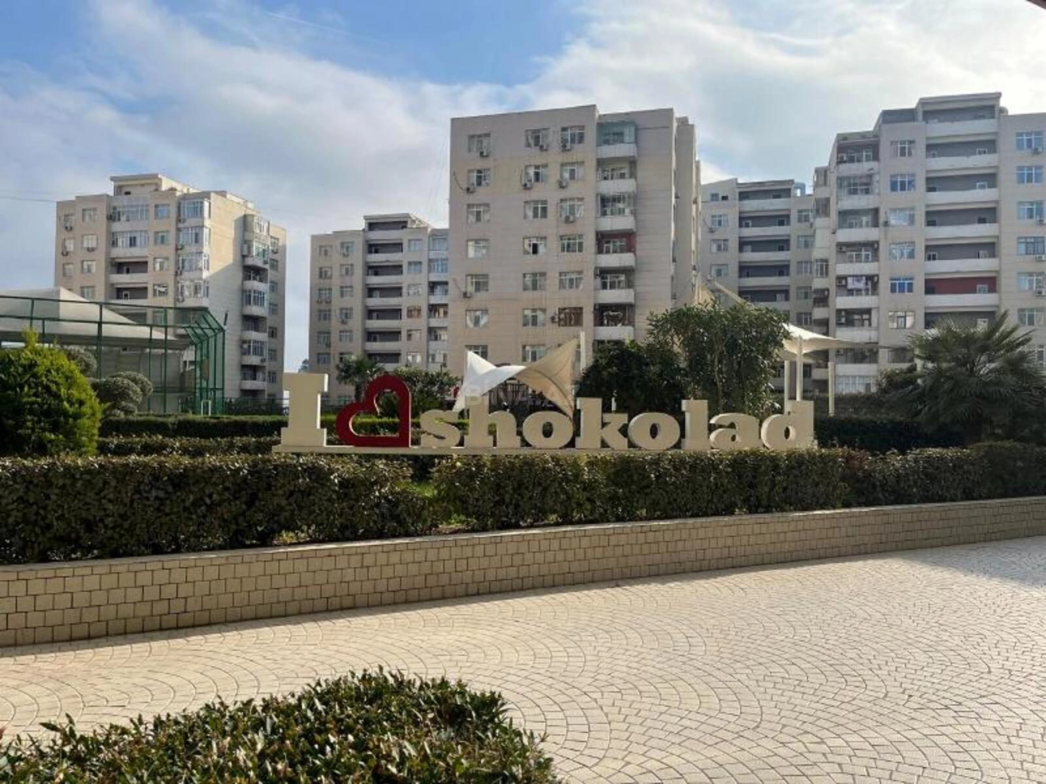 Satılır 3 otaqlı mənzil 185 m²