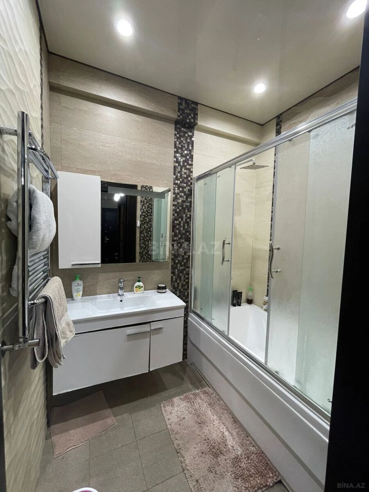 Kirayə verilir 2 otaqlı mənzil 98 m²