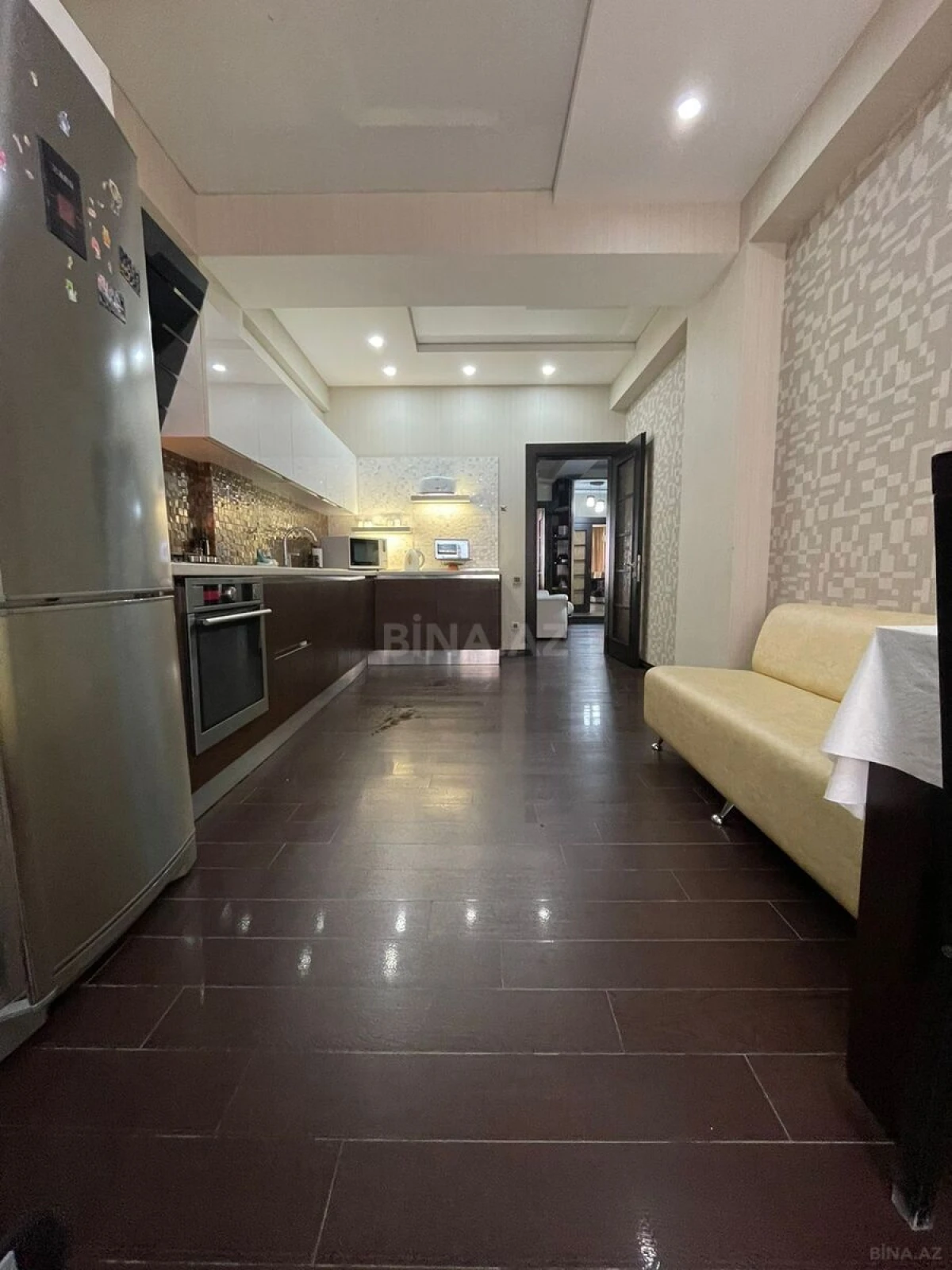Kirayə verilir 2 otaqlı mənzil 98 m²