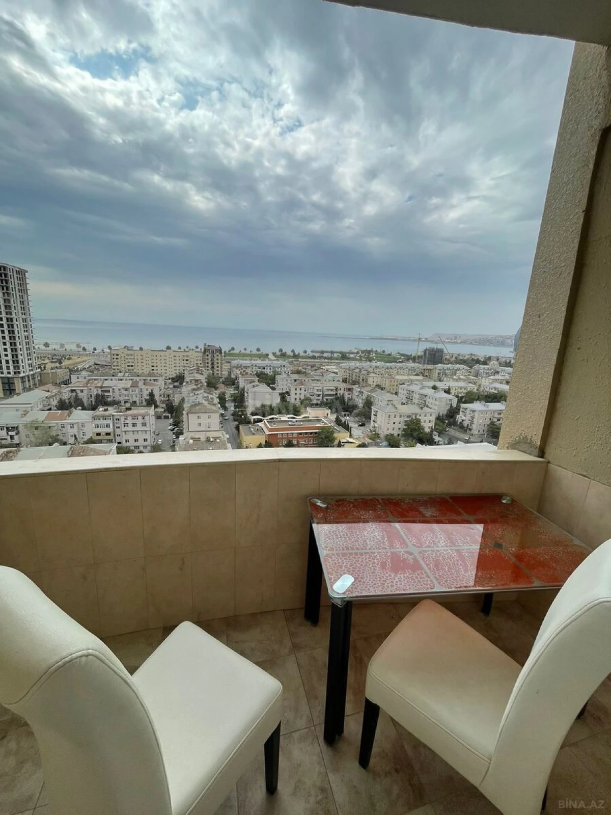 Kirayə verilir 2 otaqlı mənzil 98 m²