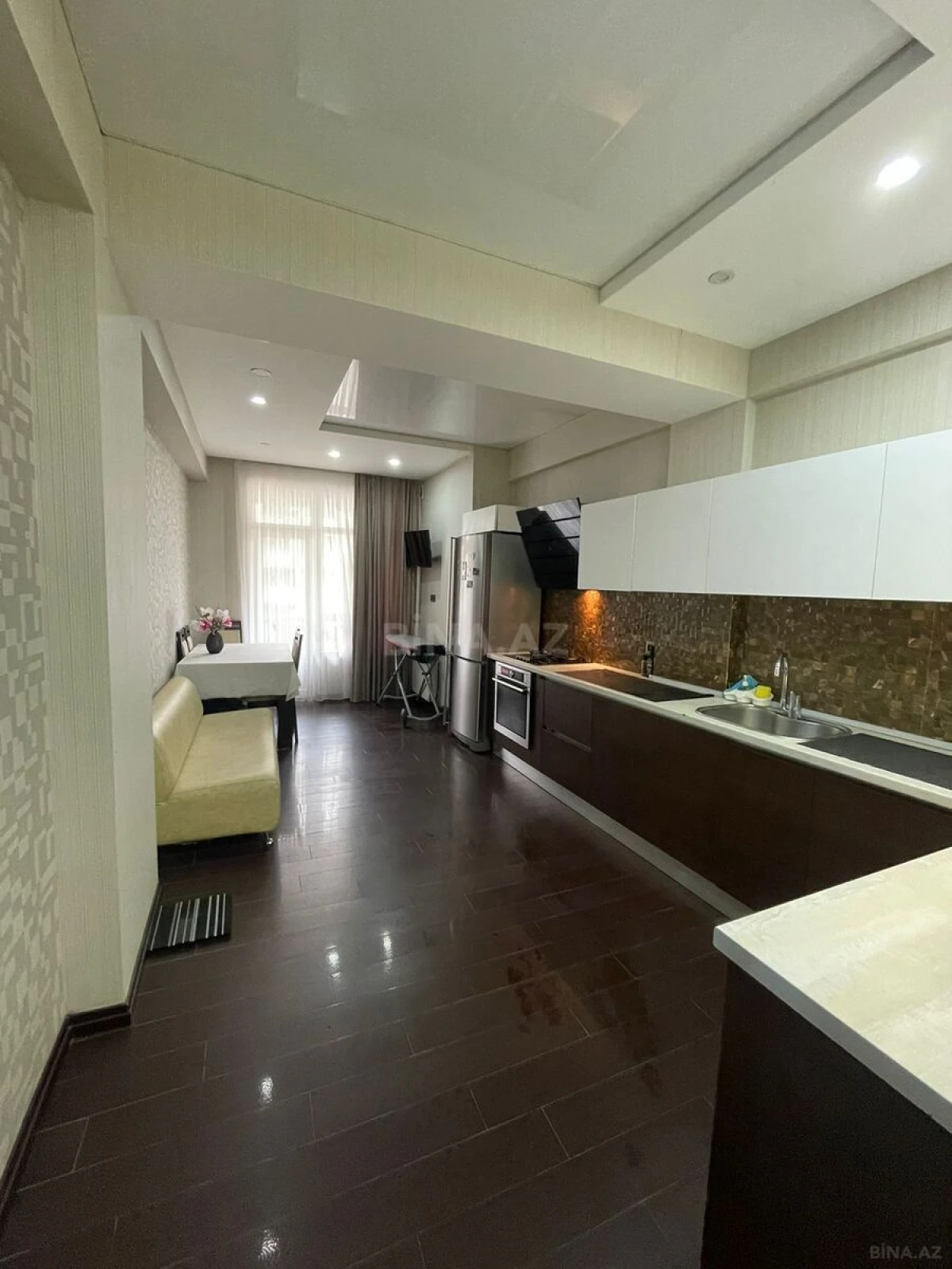 Kirayə verilir 2 otaqlı mənzil 98 m²