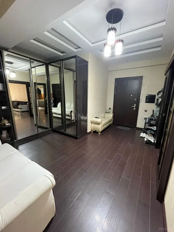 Kirayə verilir 2 otaqlı mənzil 98 m²