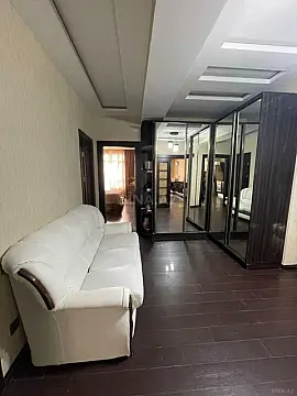 Kirayə verilir 2 otaqlı mənzil 98 m²