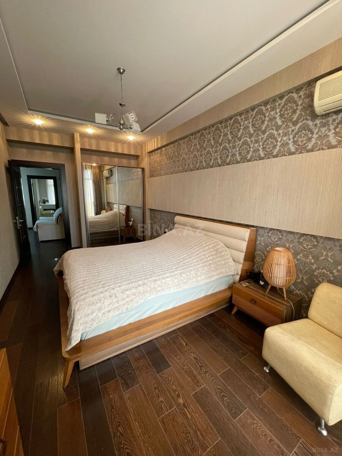 Kirayə verilir 2 otaqlı mənzil 98 m²