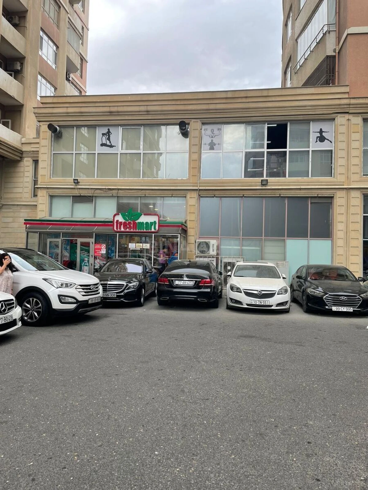 Kirayə verilir 2 otaqlı mənzil 98 m²